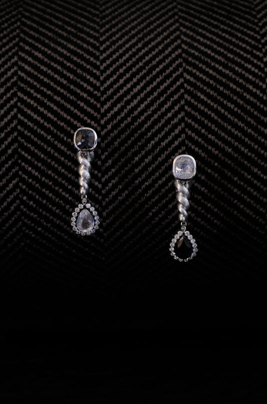 Rope Connected Contrast Earring - Limited Edition